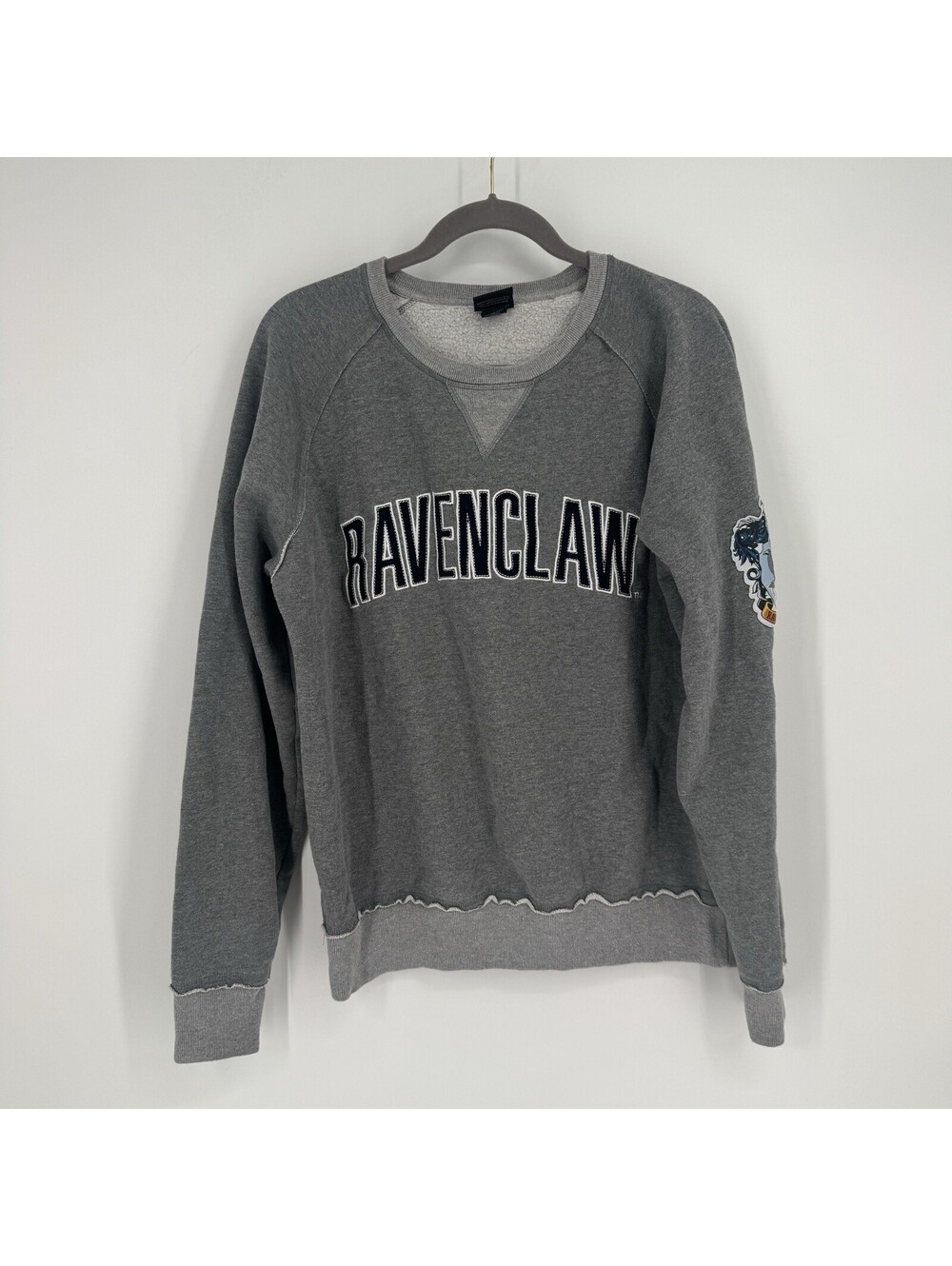 Harry Potter Universal Studios wizarding world sweatshirt large L ravenclaw gray